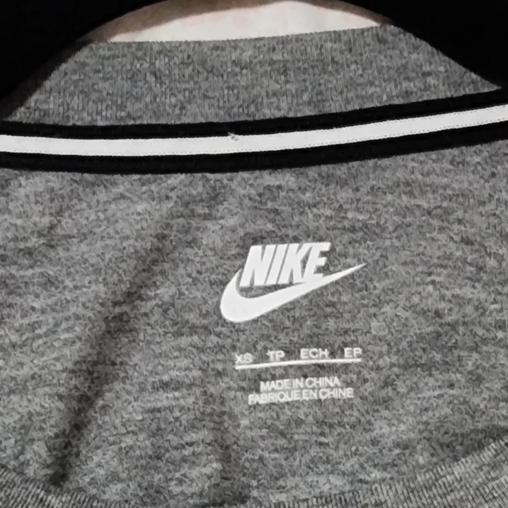 Nike long sleeves crew gray tee